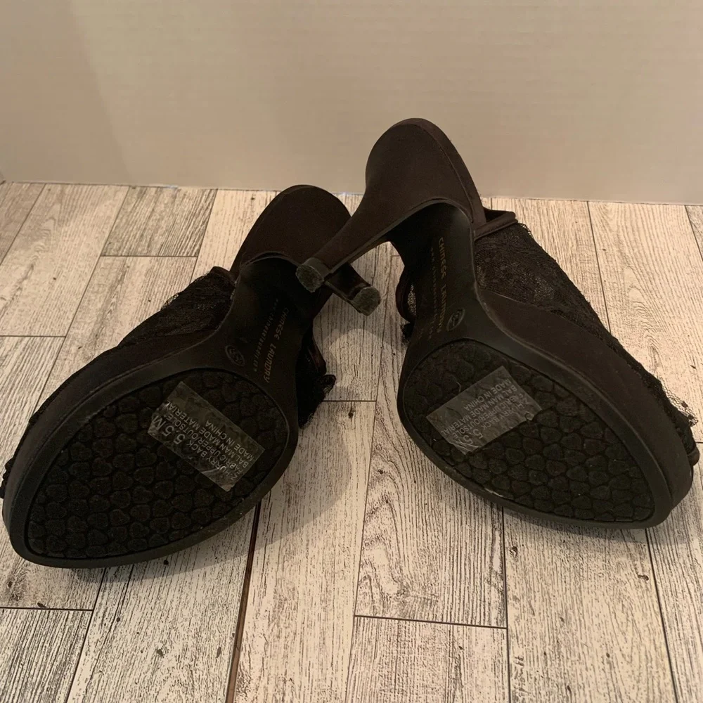 Chinese Laundry Black Lace and Ruffle Slingback Stilettos. - Picture 4 of 7
